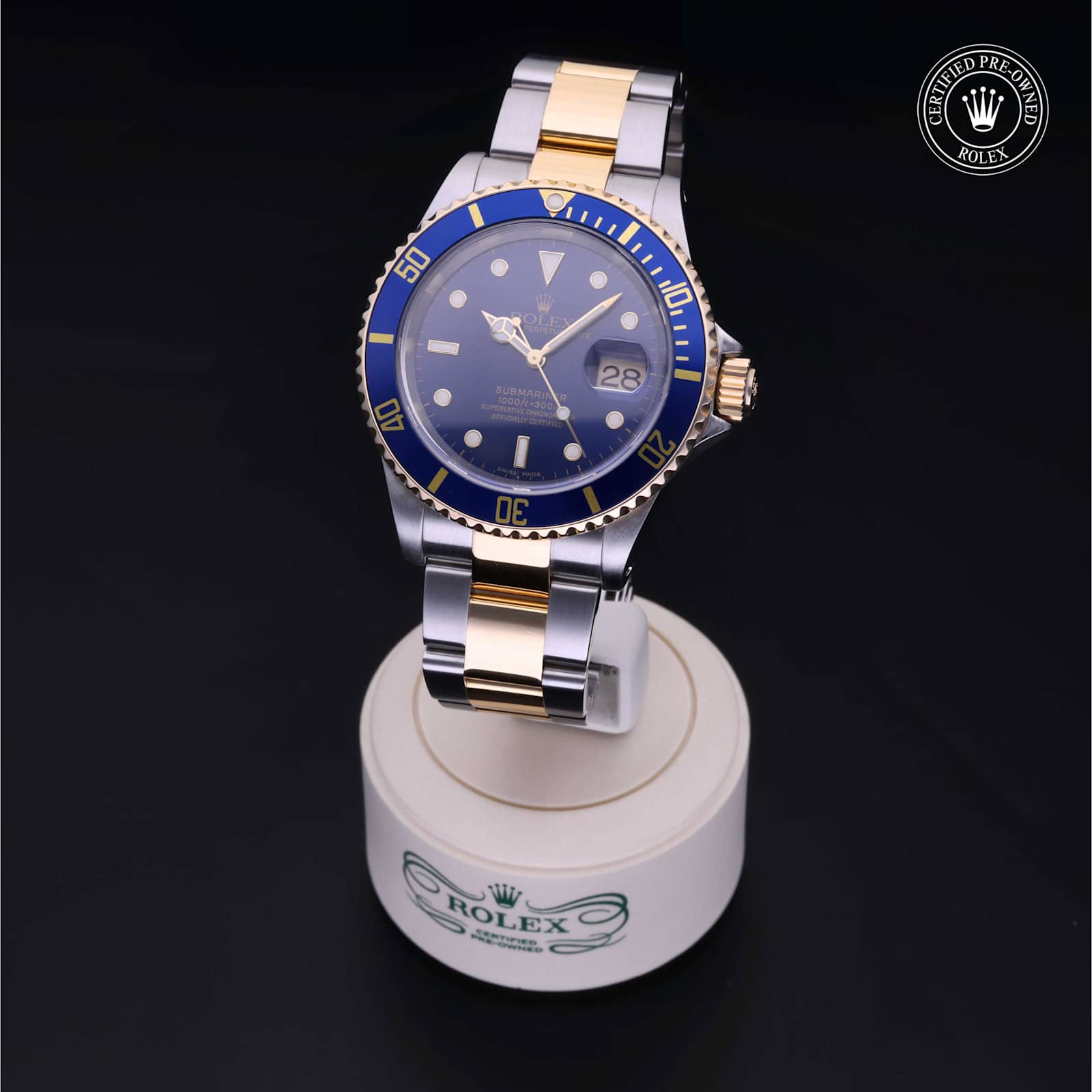 Submariner Date alternate view 4