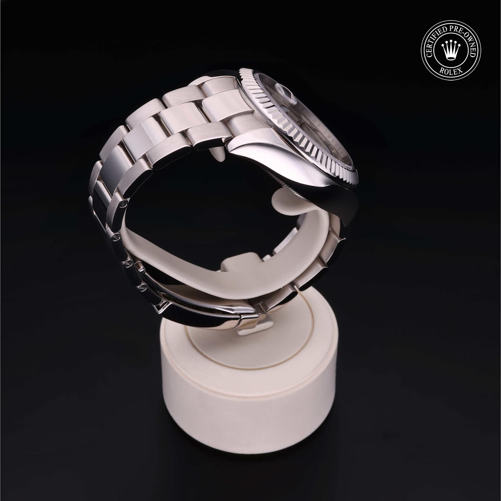 Rolex Sky-Dweller in White Gold, 326939 - Bucherer