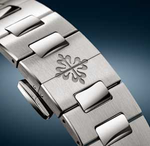 Patek Philippe Nautilus in Platinum, 5610/1P-001 - Bucherer