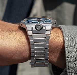 Urwerk  in Bicolour, UR-10 Spacemeter Blue - Bucherer