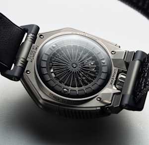 Urwerk UR-300 in Titan, UR-300 Time Quantum Titanium - Bucherer