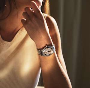 Girard-Perregaux Laureato in , 81008-11-3627-1CM - Bucherer