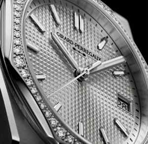 Girard-Perregaux Laureato in , 81006-11S3597-1CM - Bucherer