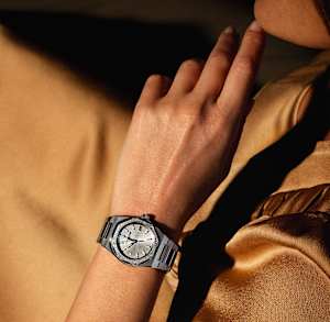 Girard-Perregaux Laureato in , 81006-11S3597-1CM - Bucherer