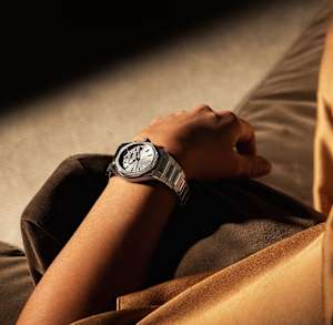 Girard-Perregaux Laureato in , 81006-11S3597-1CM - Bucherer