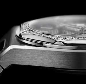 Girard-Perregaux Laureato in , 81006-11S3597-1CM - Bucherer