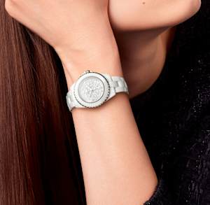 Chanel J12 in Ceramic, H7990 - Bucherer
