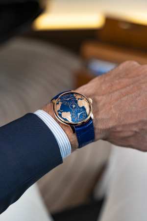 Jacob & Co The World Is Yours in Rose gold, DT100.40.AA.AE.A - Bucherer