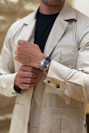 Jacob & Co The World Is Yours in Rose gold, DT100.40.AA.AE.A - Bucherer