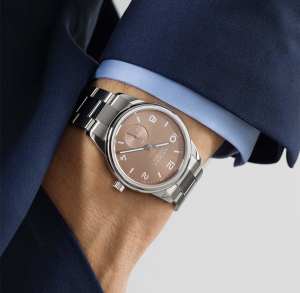 NOMOS Glashütte Club in Stainless steel, 762 Club Sport neomatik ember - Bucherer