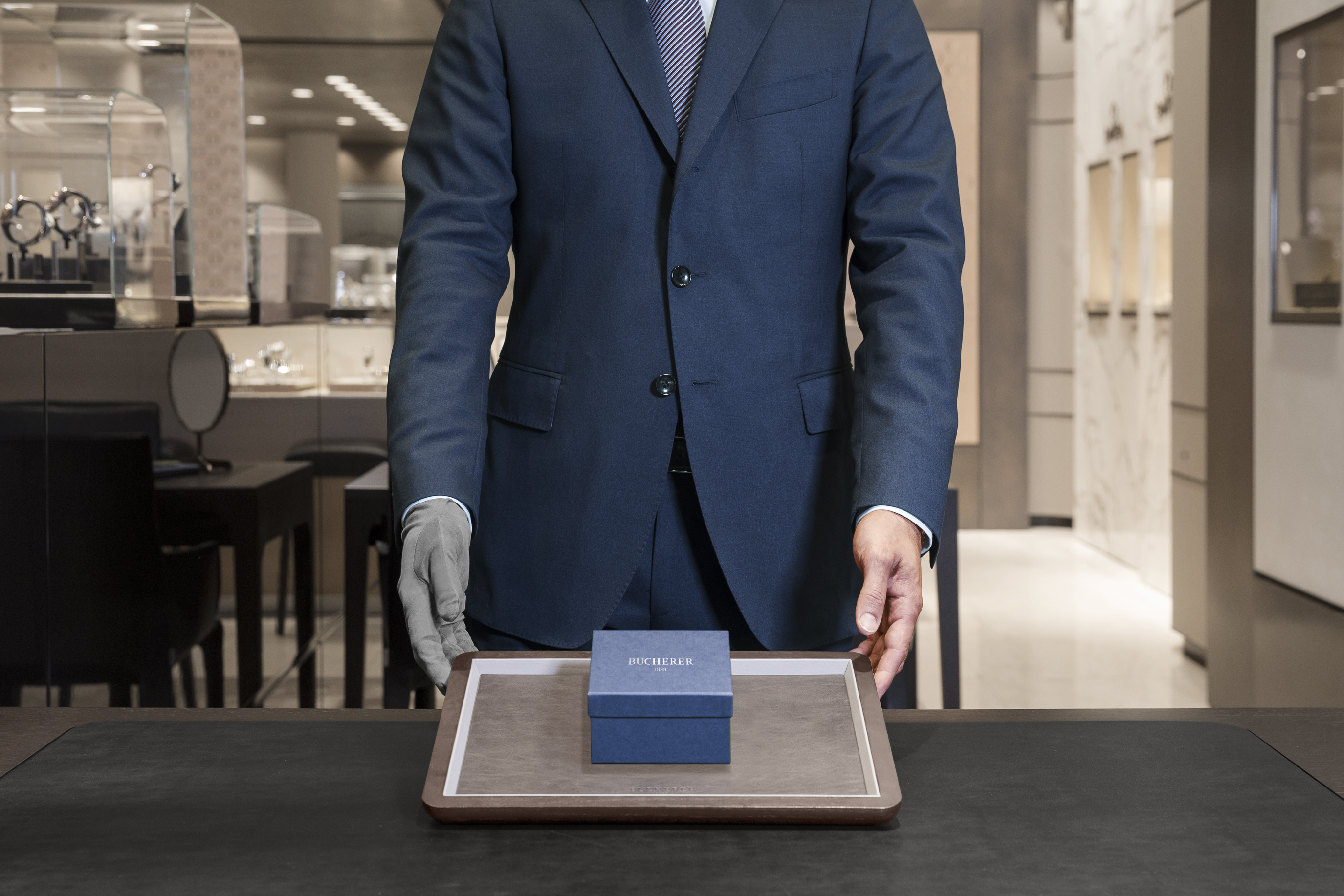 2024-Ecom_Imagery-Bucherer1888-RGB-uncropped-Young_Talent_Page-DETAILHANDELSFACHMANN