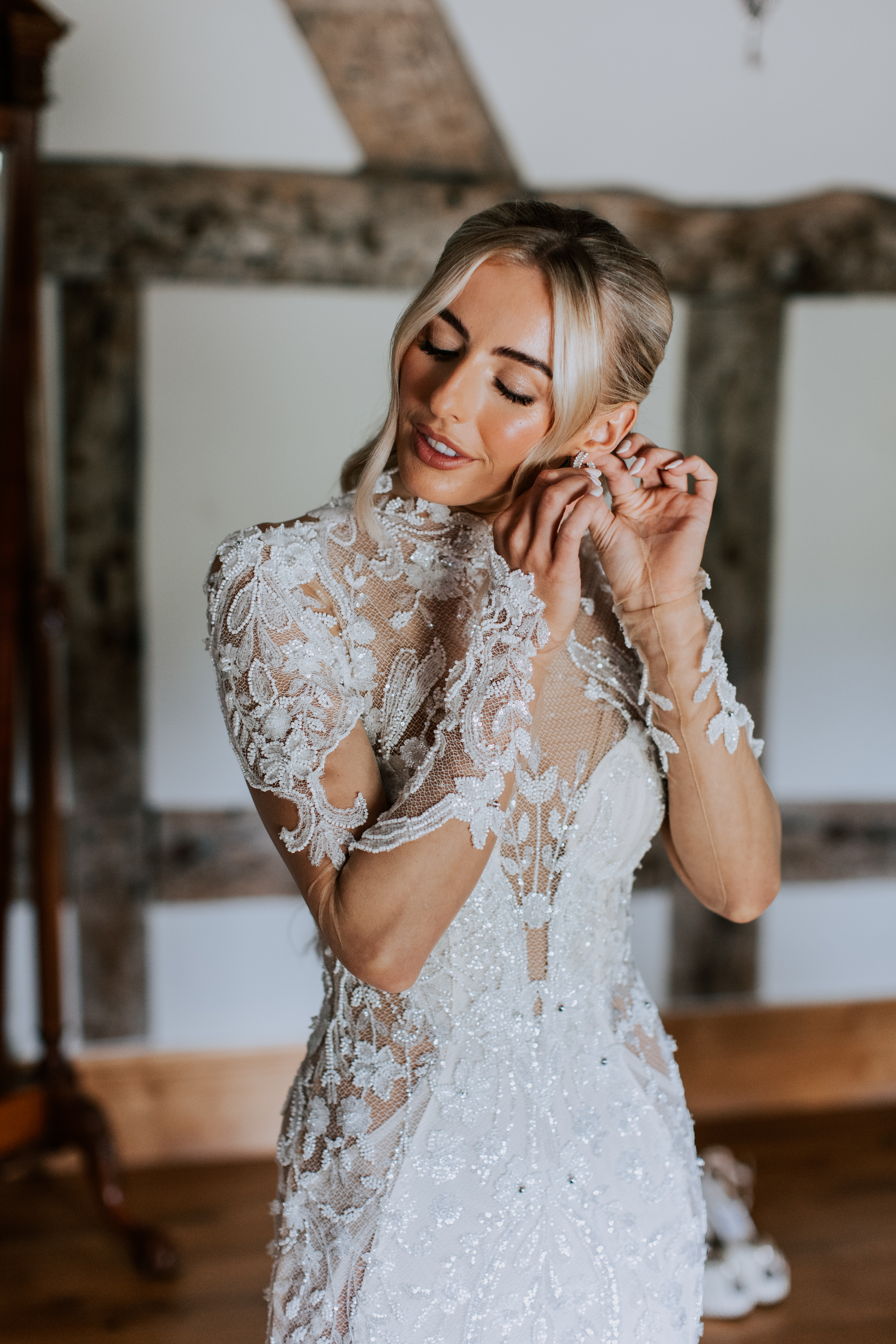 Chloe-Scott-wedding-240724-5_h6ifxj
