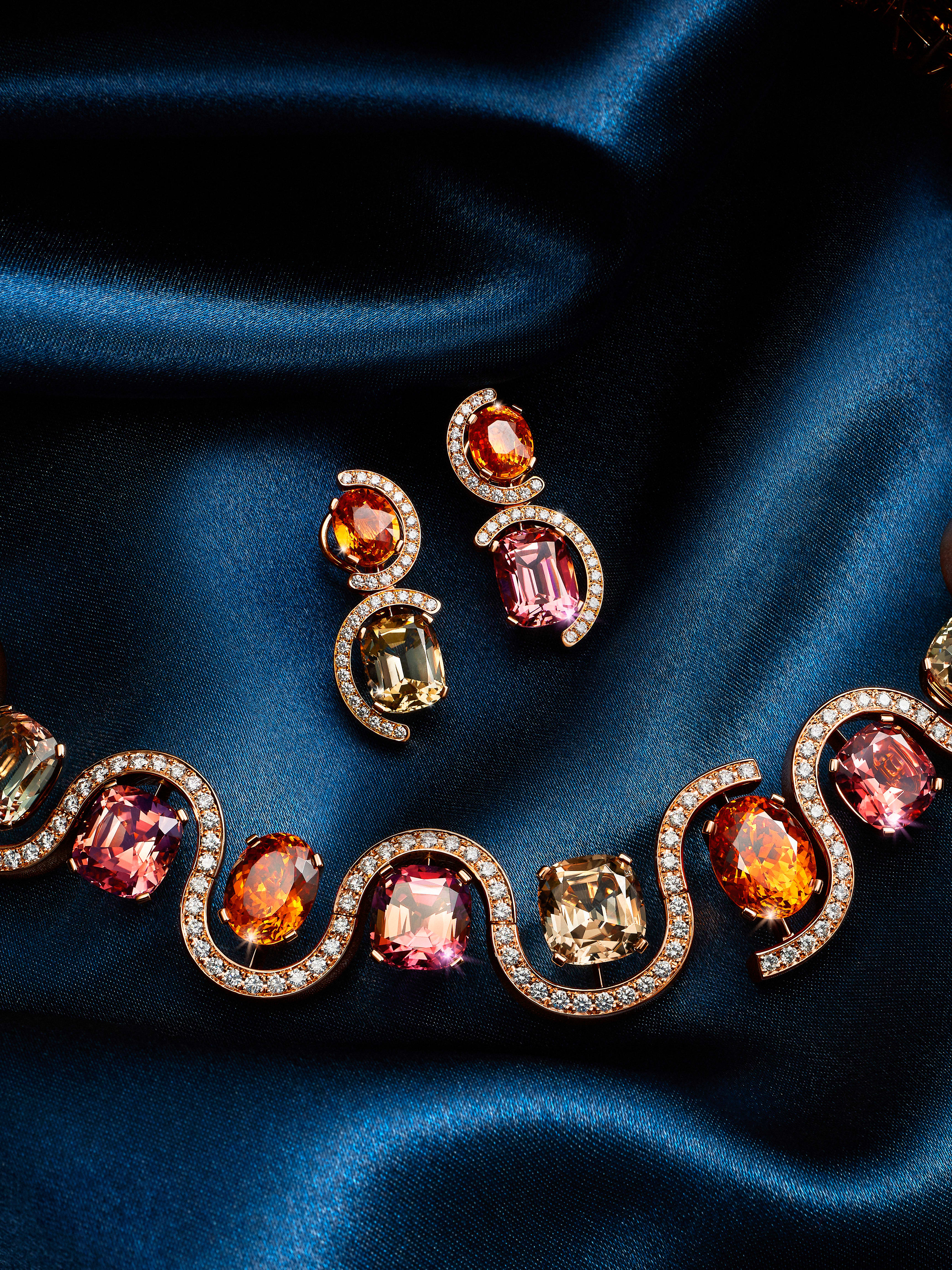 COLLIER-BFJ-0896-022-7_mid-close_Set_3x4_sRGB