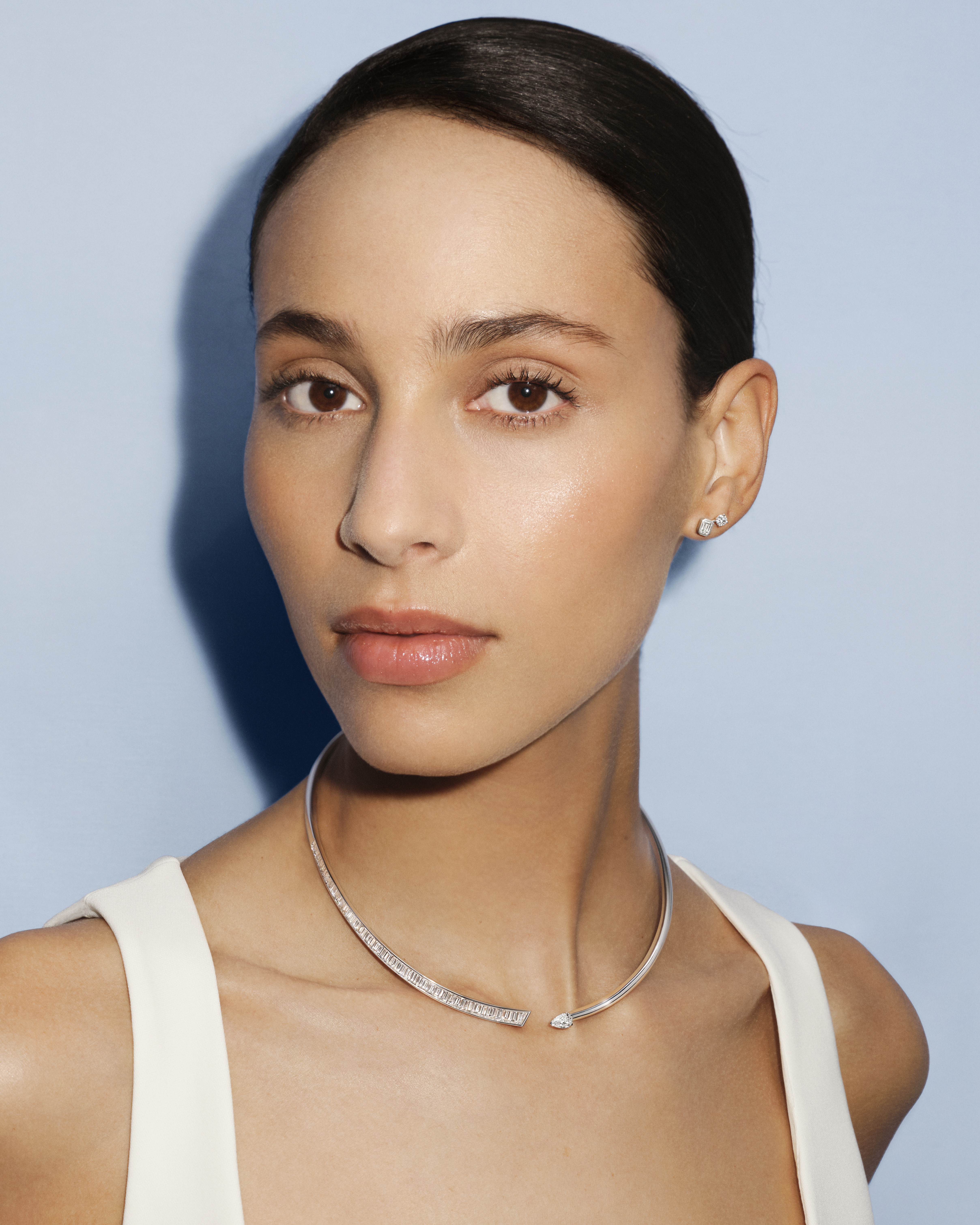 4-5_RGB_05_Necklace_Stiff_Silver_010_v3_CLIENT_F1_FULLBLEED