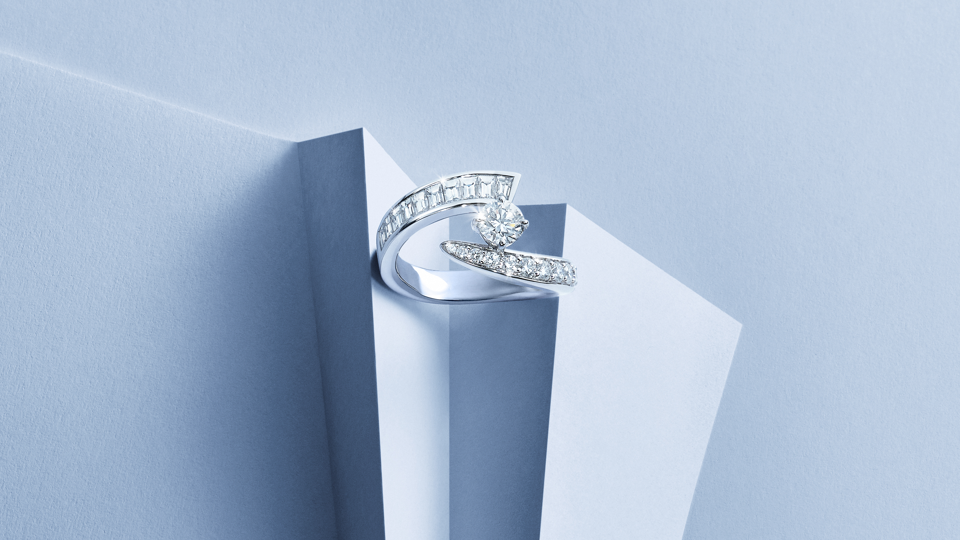 BFJ_INNER-FIRE_creative-stills_Ring_1414-025-7_sRGB_16x9