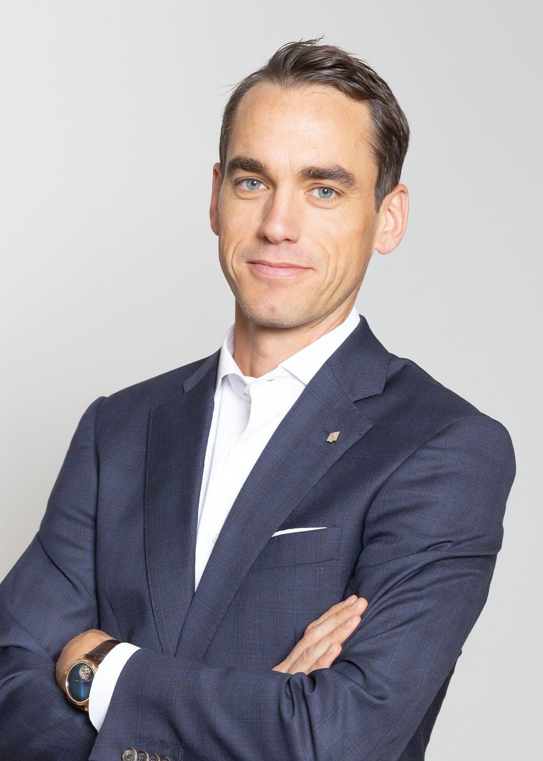 2025-MastersAtWork-HMoserCie-aRGB-5x7-Portrait