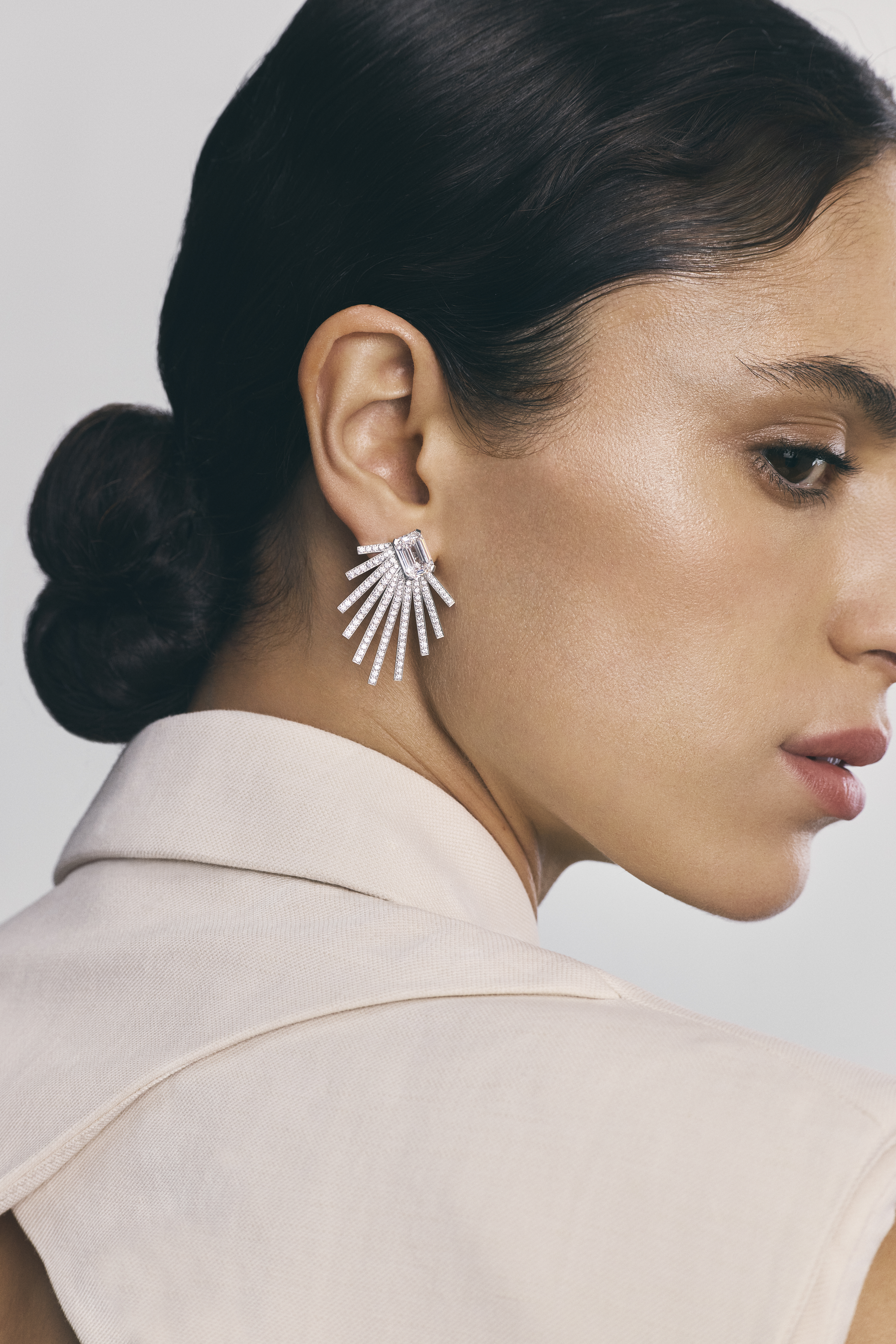 2025-Magazine-BFJ-2x3-model_image_2