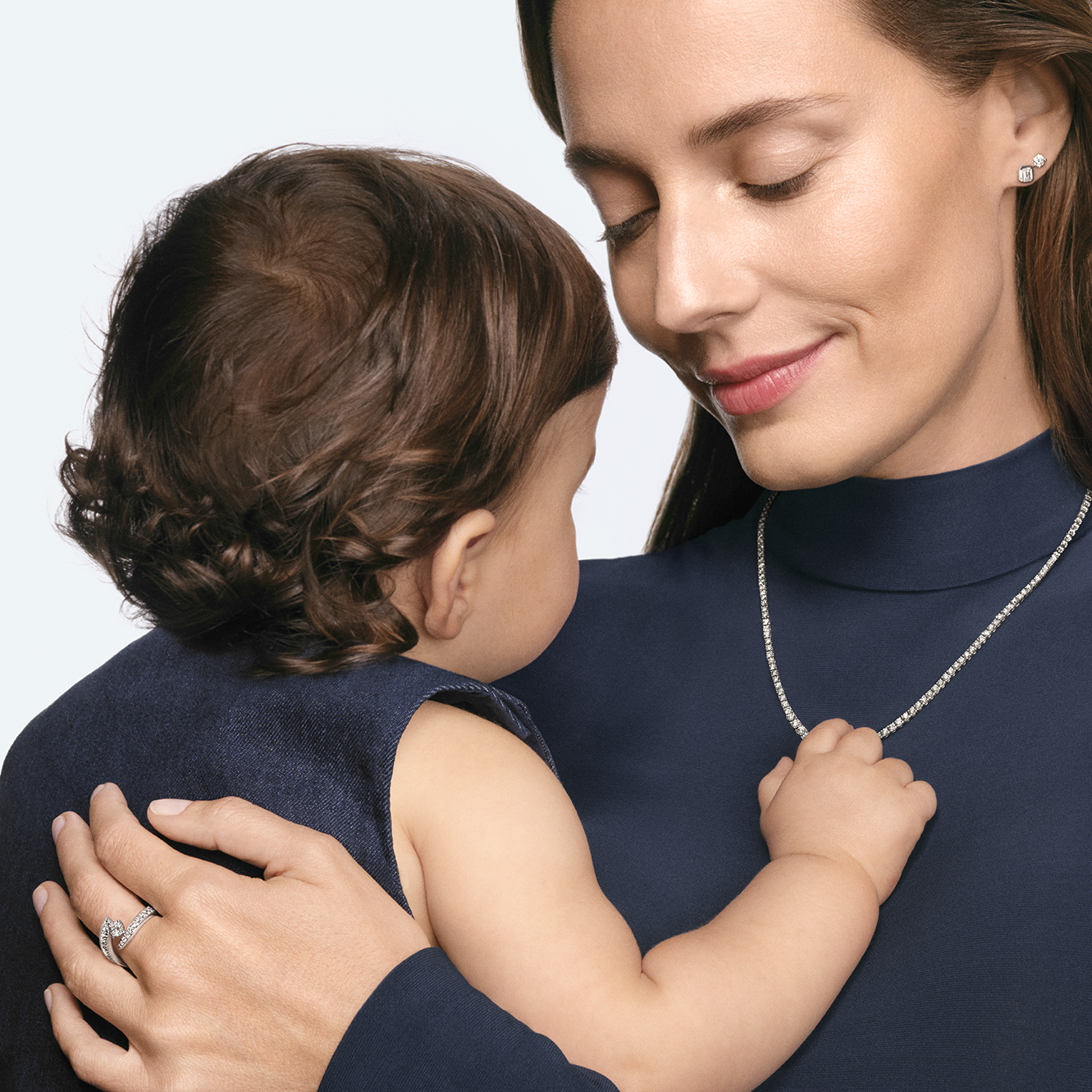 2026-Diamonds-BFJ-1x1-RGB-72dpi_KV_Mum_Baby