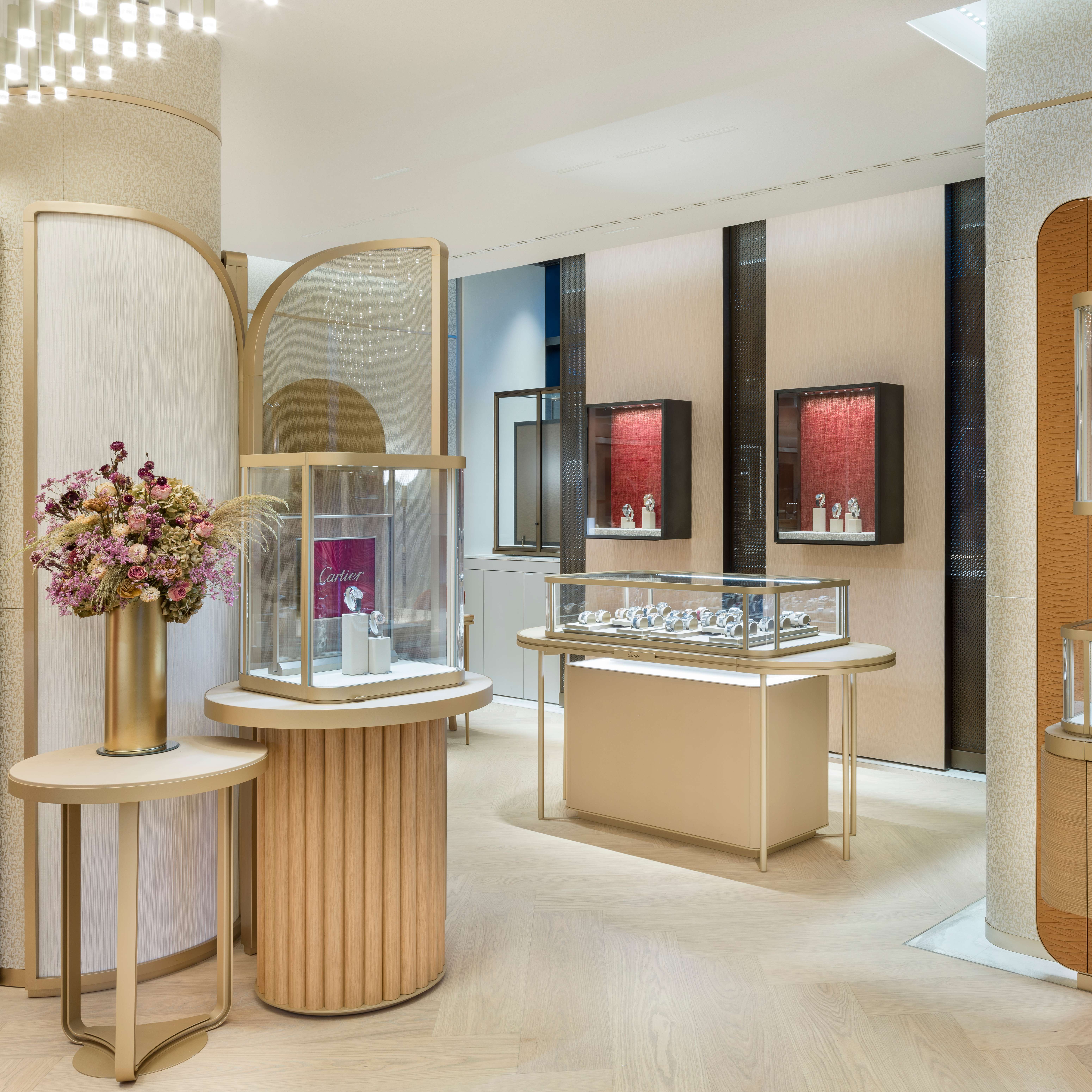 2024-CARTIER-COVENTGARDENstill_image_6_bec46c