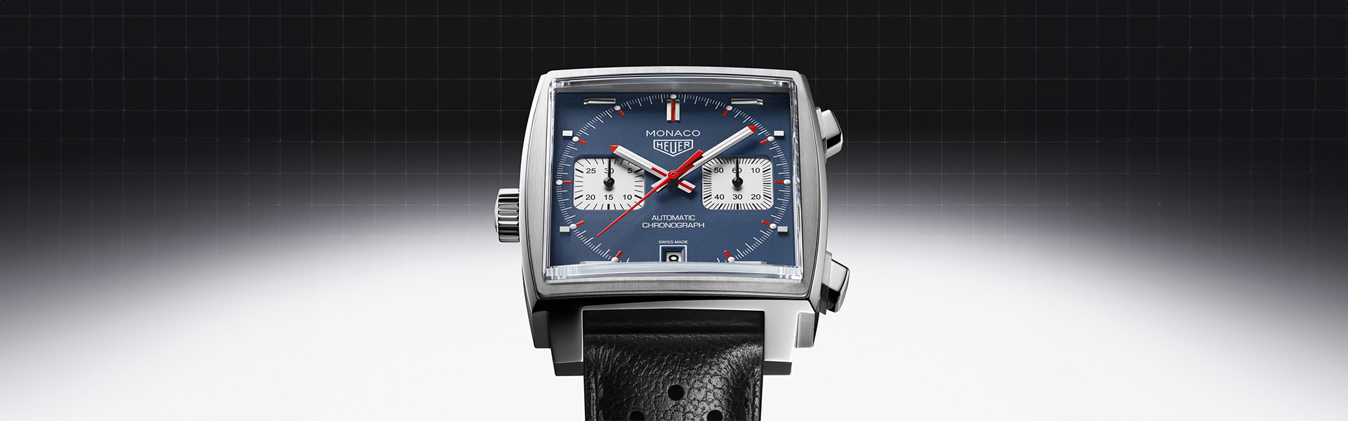 TAG Heuer Aquaracer in dark blue against an underwater backdrop