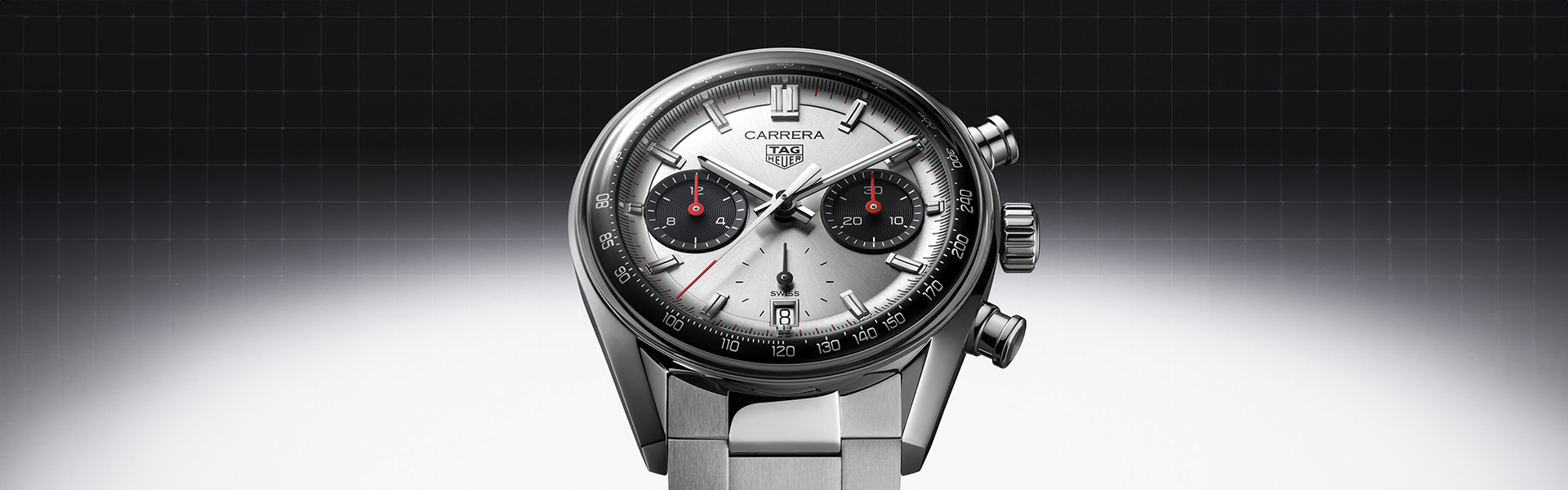 TAG Heuer Aquaracer in dark blue against an underwater backdrop
