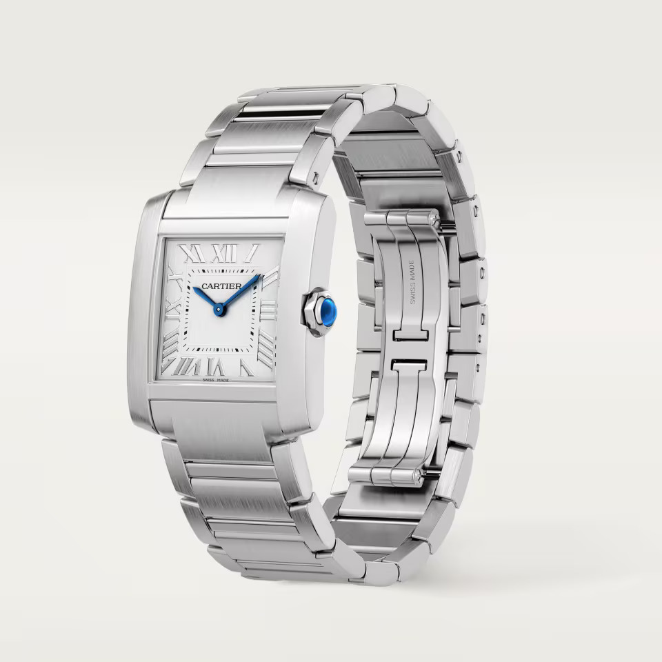 Silberne Cartier Tank Française Uhr mit weißem quadratischem Zifferblatt, blauen Zeigern und römischen Ziffern.