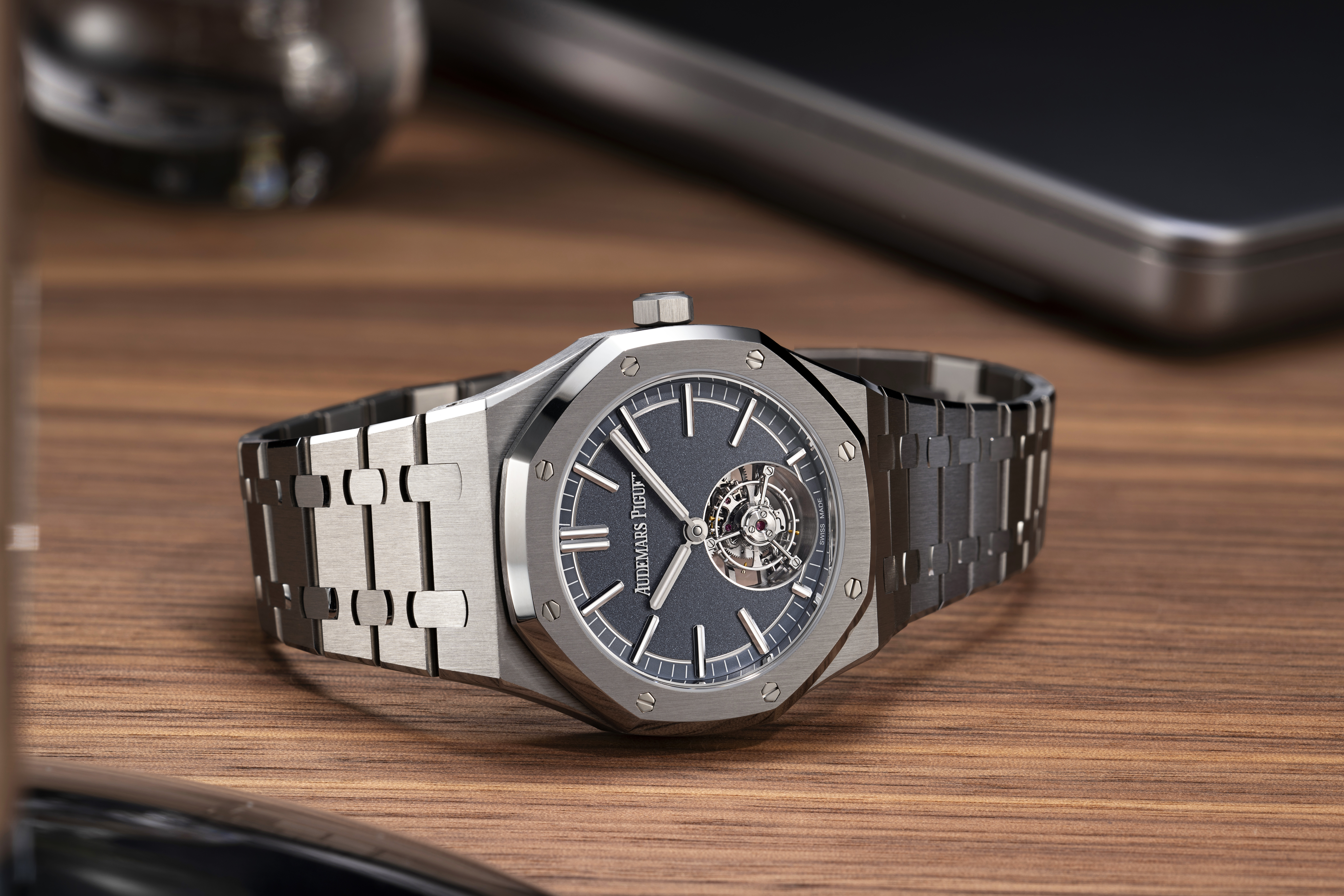 2026-CuratedOriginals_AudemarsPiguet_RoyalOak50Years_16x9_still_image_3