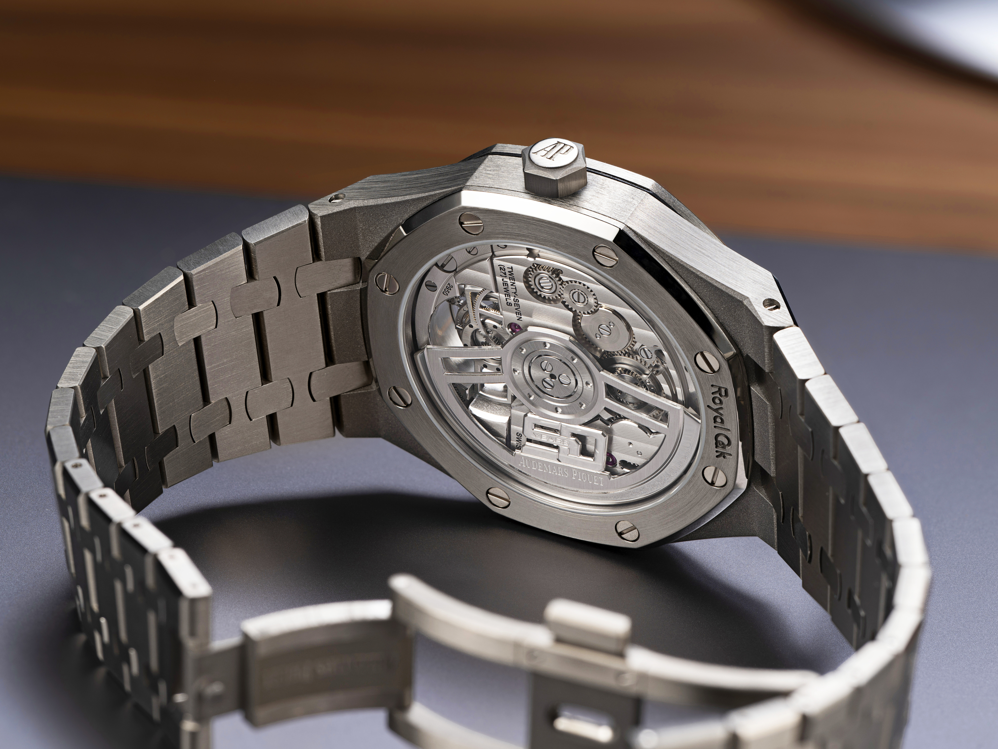 2026-CuratedOriginals_AudemarsPiguet_RoyalOak50Years_4x3_still_image_5